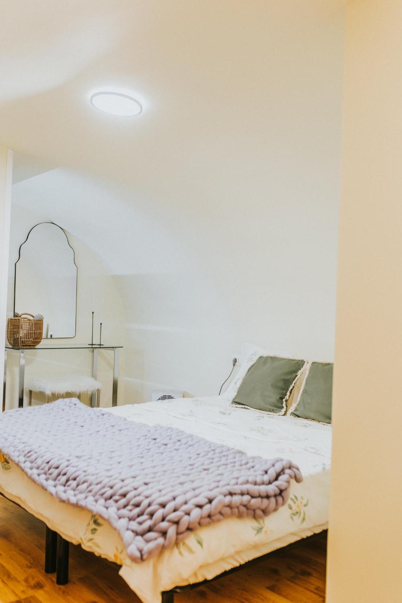 Locart -Cozy Downtown Apartment, Near Black Church With Free Wi-Fi Brasov Bagian luar foto