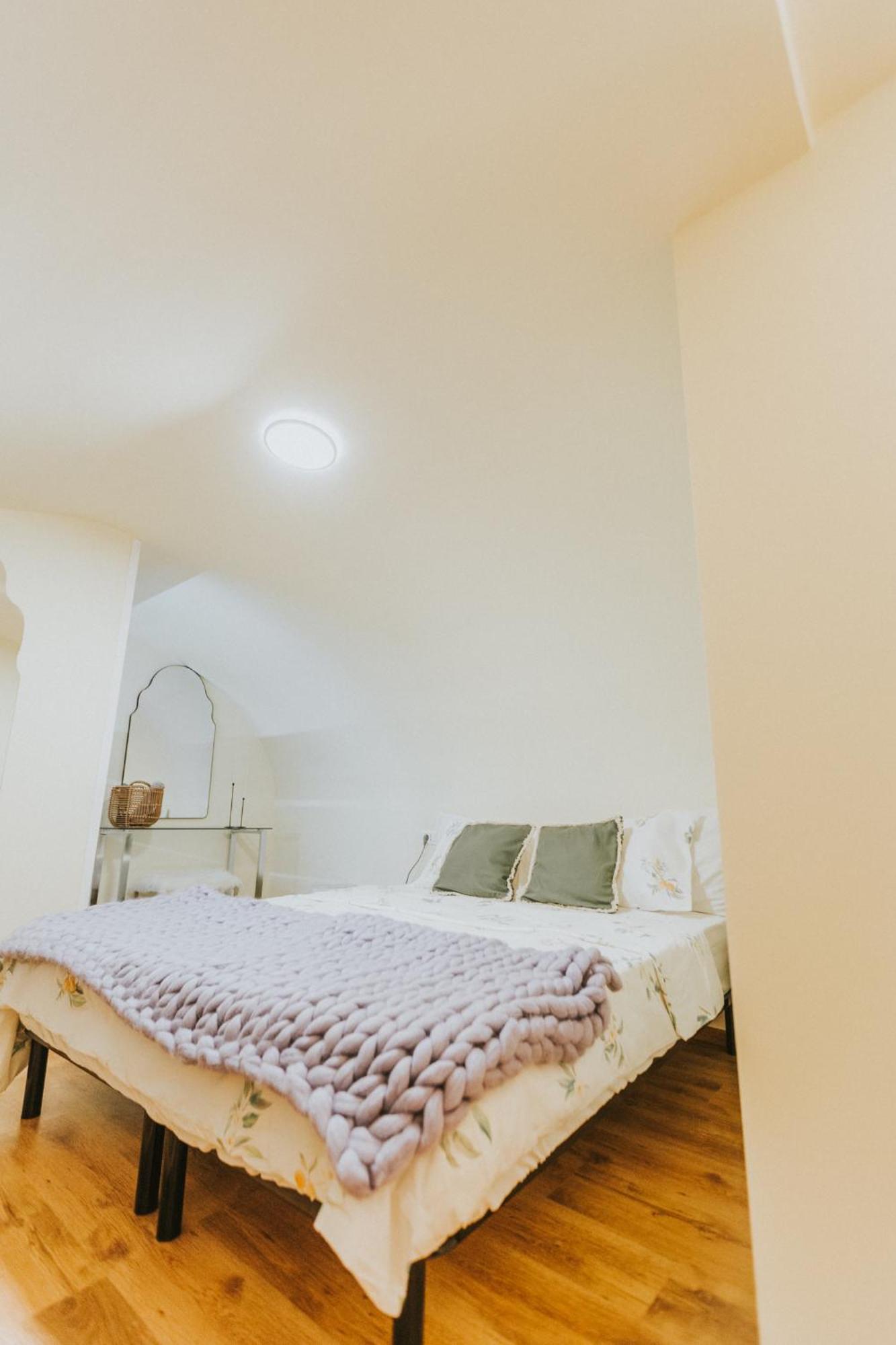 Locart -Cozy Downtown Apartment, Near Black Church With Free Wi-Fi Brasov Bagian luar foto